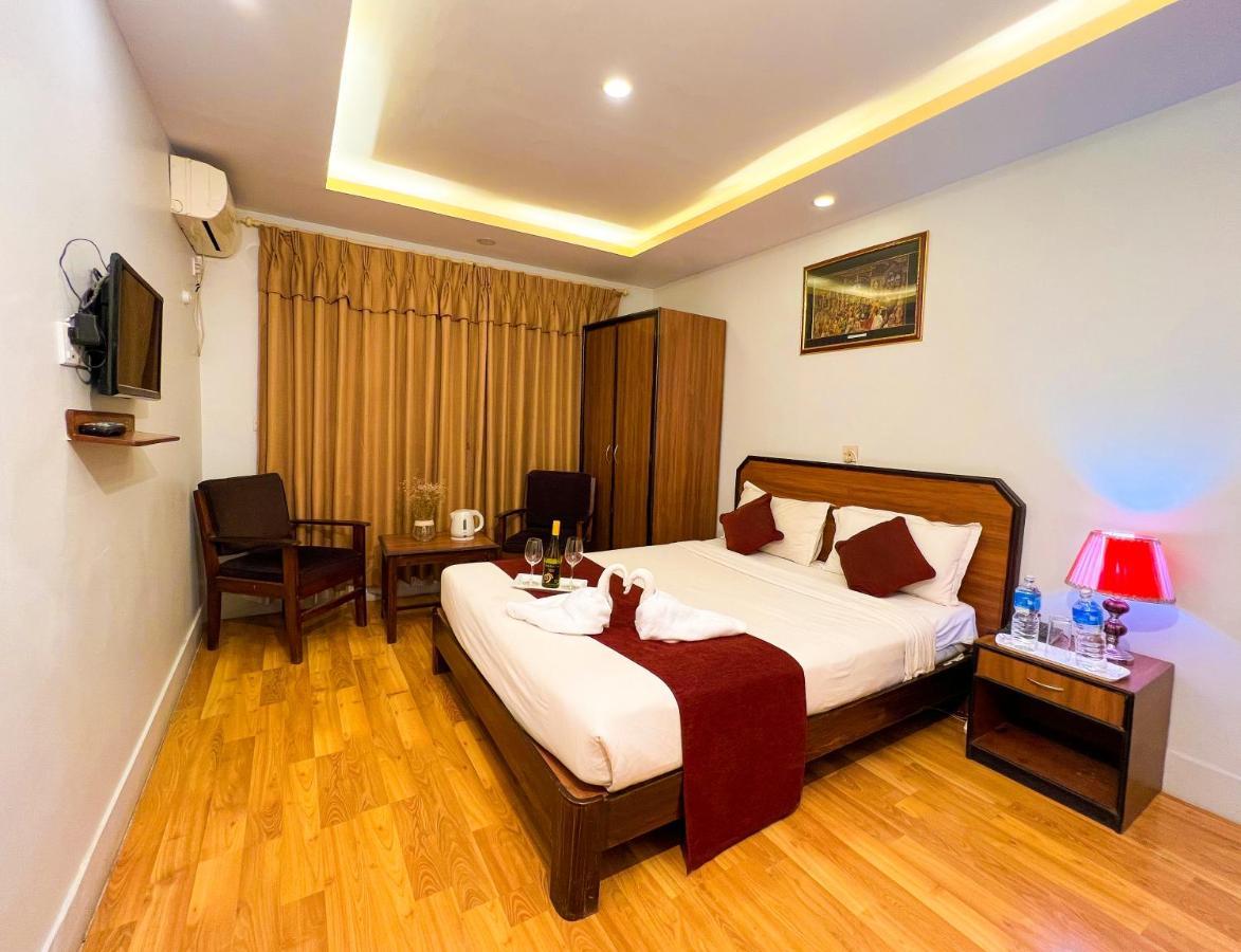Thamel Grand Hotel Катманду Экстерьер фото