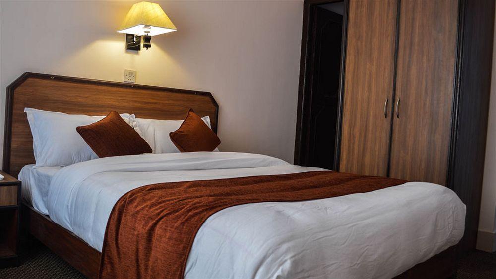 Thamel Grand Hotel Катманду Экстерьер фото