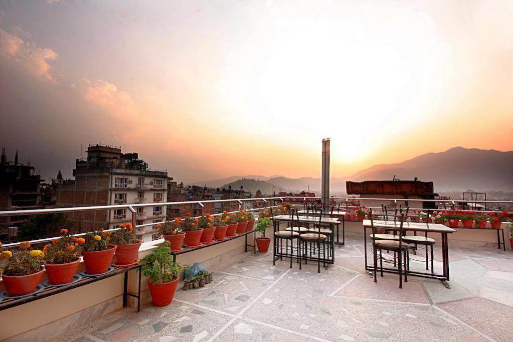 Thamel Grand Hotel Катманду Экстерьер фото