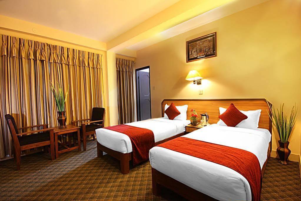 Thamel Grand Hotel Катманду Экстерьер фото